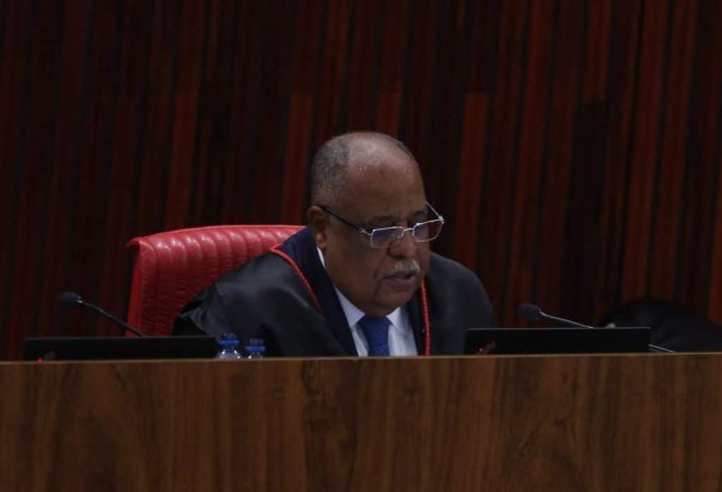 Brasília (DF), 27/06/2023 - O Tribunal Superior Eleitoral (TSE) realiza sessão plenária, para retomar o julgamento da ação (Aije nº 0600814-85) que pede a inelegibilidade de Jair Bolsonaro e de Walter Braga Netto. Foto Valter Campanato/Agência Brasil.