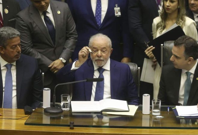 O presidente eleito do Brasil, Luiz Inácio Lula da Silva, durante seu discurso na cerimônia de posse no Congresso Nacional