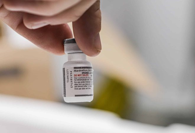 Curitiba, 14 de fevereiro de 2023 - Secretaria estadual da Saúde recebe nova remessa da vacina bivalente da Pfizer contra a Covid-19, que foram entregues nesta terça-feira no Centro de Medicamentos do Paraná (Cemepar).