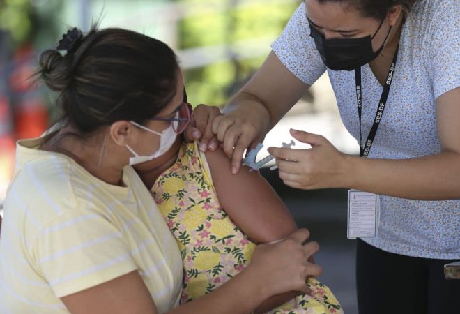 Vacinação de crianças contra a covid-19  na UBS 5 de Taguatinga Sul