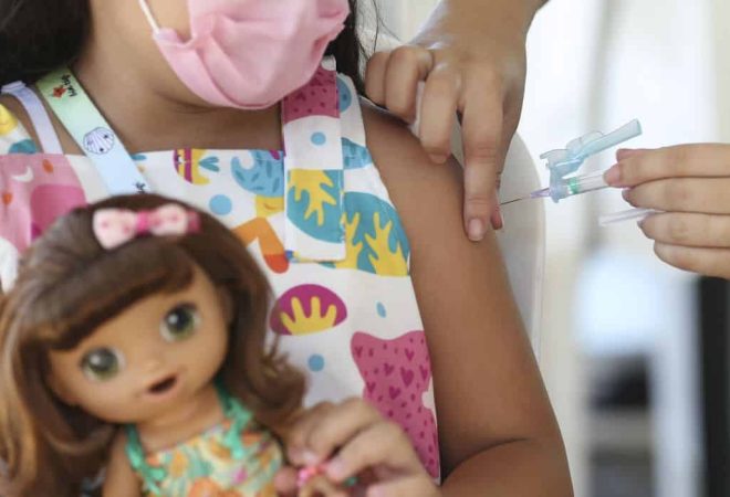 Vacinação de crianças contra a covid-19  na UBS 5 de Taguatinga Sul