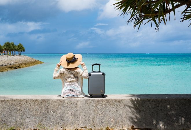 A woman who travels alone in a rich country town of nature.