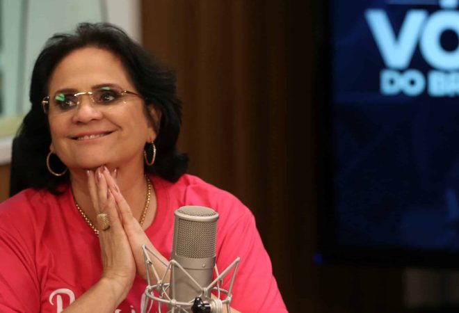 A ministra da Mulher, da Família e dos Direitos Humanos, Damares Alves,
é entrevistada no programa A Voz do Brasil.