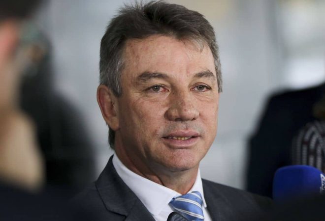 O governador de Roraima, Antonio Denarium, fala à imprensa, após encontro com o presidente da república, Jair Bolsonaro