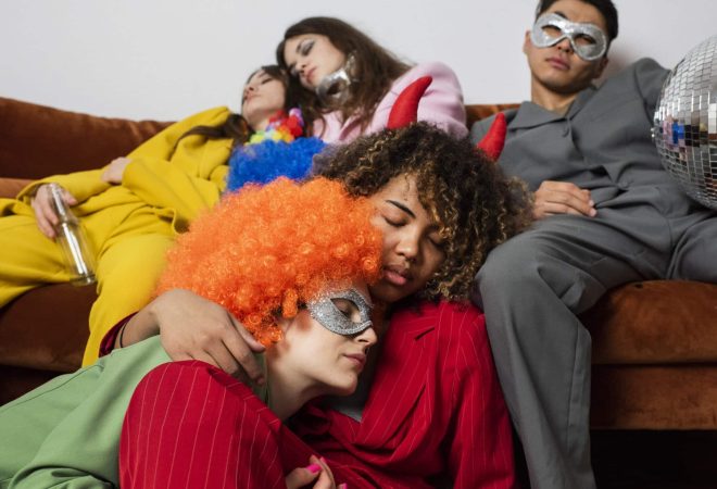 young-people-costumes-party